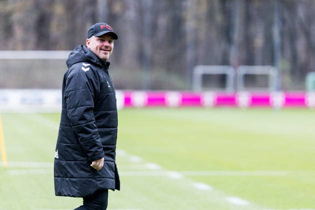 1 Soccer Bundesliga Training 1 FC Köln 03 12 2025 Lukas Kwasniok Coach 1 FC Köln 1 Soccer Bundesliga Training 1 FC Köln Geissbockheim, 03 12 2025 Copyright: xBEAUTIFULxSPORTS Wunderlx