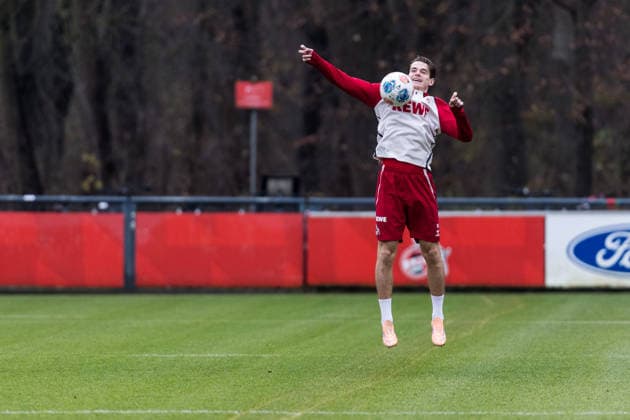 1 Soccer Bundesliga training 1 FC Köln 03 12 2025 Jakub Kaminski 1 FC Köln, 16 takes a ball 1 Soccer Bundesliga training 1 FC Köln Geissbockheim, 03 12 2025 Copyright: xBEAUTIFULxSPORTS Wunderlx
