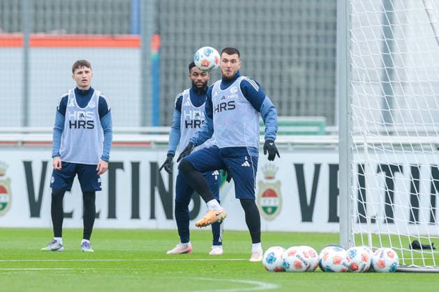03 12 2025, Football, Season 2025 2026, 2 Bundesliga, Training FC Schalke 04, f l Vitalie Becker FC Schalke 04 , Moussa Sylla FC Schalke 04 , Hasan Kurucay FC Schalke 04 , Gelsenkirchen Training ground FC Schalke 04 NRW Germany xRHR PHOTO DEx Copyright: EWERT RHR-FOTOx RHR-FOTO DE
