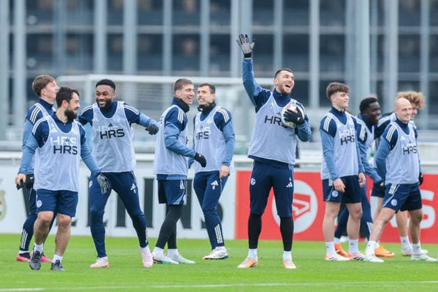 03 12 2025, Football, Season 2025 2026, 2 Bundesliga, Training FC Schalke 04, f l Max Grüger FC Schalke 04 , Amin Younes FC Schalke 04 , Moussa Sylla FC Schalke 04 , Felipe Sanchez FC Schalke 04 , Hasan Kurucay FC Schalke 04 , Dylan Leonard FC Schalke 04 , Zaid Tchibara FC Schalke 04, Tim Dietrich FC Schalke 04 Gelsenkirchen Training ground FC Schalke 04 NRW Germany xRHR PHOTO DEx Copyright: EWERT RHR-FOTOx RHR-FOTO DE