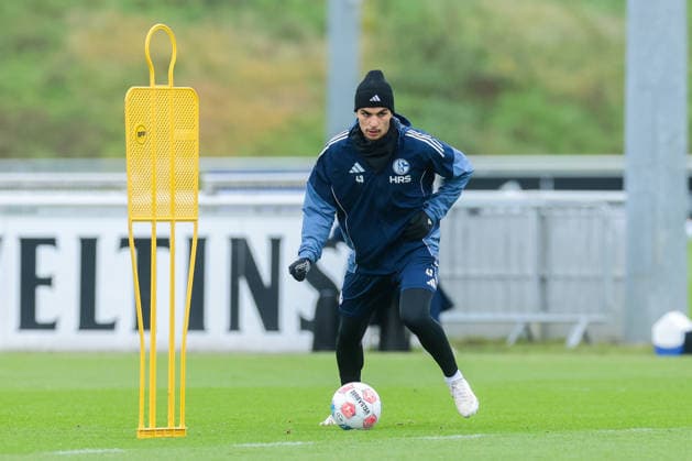 03 12 2025, Football, Season 2025 2026, 2 Bundesliga, Training FC Schalke 04, Mertcan Ayhan FC Schalke 04 , Gelsenkirchen Training ground FC Schalke 04 NRW Germany xRHR PHOTO DEx Copyright: EWERT RHR-FOTOx RHR-FOTO DE