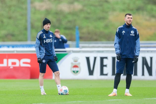 03 12 2025, Football, Season 2025 2026, 2 Bundesliga, Training FC Schalke 04, f l Finn Porath FC Schalke 04 , Hasan Kurucay FC Schalke 04 , Gelsenkirchen Training ground FC Schalke 04 NRW Germany xRHR PHOTO DEx Copyright: EWERT RHR-FOTOx RHR-FOTO DE