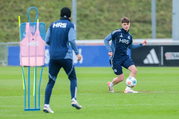 03 12 2025, Football, Season 2025 2026, 2 Bundesliga, Training FC Schalke 04, Dylan Leonard FC Schalke 04 , Gelsenkirchen Training ground FC Schalke 04 NRW Germany xRHR PHOTO DEx Copyright: EWERT RHR-FOTOx RHR-FOTO DE