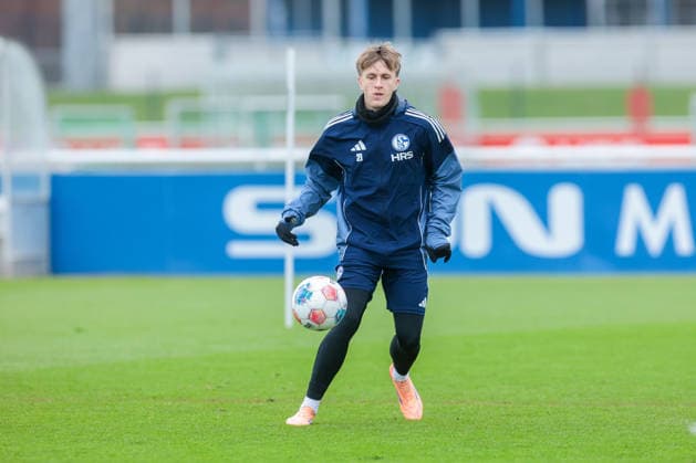 03 12 2025, Football, Season 2025 2026, 2 Bundesliga, Training FC Schalke 04, Paul Pöpperl FC Schalke 04 , Gelsenkirchen Training ground FC Schalke 04 NRW Germany xRHR PHOTO DEx Copyright: EWERT RHR-FOTOx RHR-FOTO DE