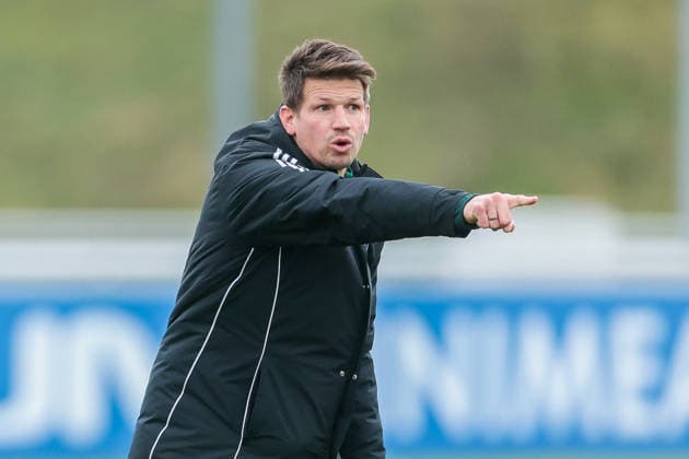 03 12 2025, Football, Season 2025 2026, 2 Bundesliga, Training FC Schalke 04, Franz Schiemer FC Schalke 04 gives instructions, Gelsenkirchen Training ground FC Schalke 04 NRW Germany xRHR PHOTO DEx Copyright: EWERT RHR-FOTOx RHR-FOTO DE