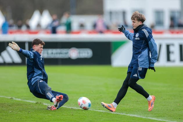 03 12 2025, Football, Season 2025 2026, 2 Bundesliga, Training FC Schalke 04, f l Luca Podlech FC Schalke 04 , Paul Pöpperl FC Schalke 04 , Gelsenkirchen Training ground FC Schalke 04 NRW Germany xRHR PHOTO DEx Copyright: EWERT RHR-FOTOx RHR-FOTO DE
