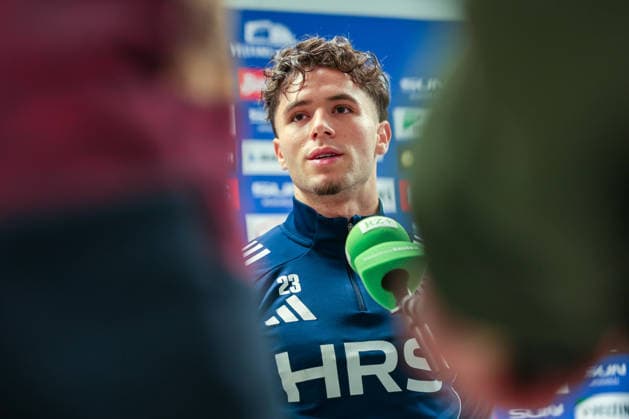 03 12 2025, Football, Season 2025 2026, 2 Bundesliga, Training FC Schalke 04, Soufiane El Faouzi FC Schalke 04 in the mixed zone, Gelsenkirchen Training ground FC Schalke 04 NRW Germany xRHR PHOTO DEx Copyright: EWERT RHR-FOTOx RHR-FOTO DE
