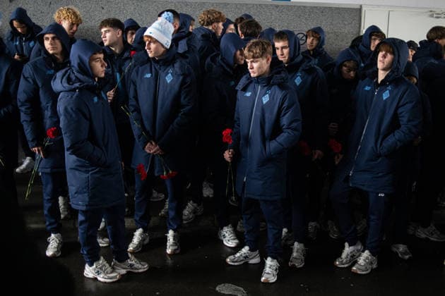 Kyiv bids farewell to a football player and coach Volodymyr Muntian KYIV, UKRAINE - DECEMBER 03: Kyiv residents attend a farewell ceremony for Ukrainian football player and a coach Volodymyr Muntian at a Valerii Lobanovskyi stadium in Kyiv, Ukraine on December 03, 2025. He became champion of the USSR seven times, which is a record in Soviet football (apart from him, Oleg Blokhin also won the USSR championship seven times). He won the USSR Cup twice, was the winner of the UEFA Cup Winners Cup and the UEFA Super Cup, and participated in the 1970 World Cup. After retiring as a player, he coached Ukrainian and foreign football clubs, and under his leadership, the Guinea national team, Nationalteam reached the final stage of the 1998 African Cup of Nations. Volodymyr Muntian passed away at the age of 79 on December 1. Danylo Antoniuk Anadolu Kyiv Ukraine. Editorial use only. Please get in touch for any other usage. Copyright: x2025xAnadoluxDanyloxAntoniukx
