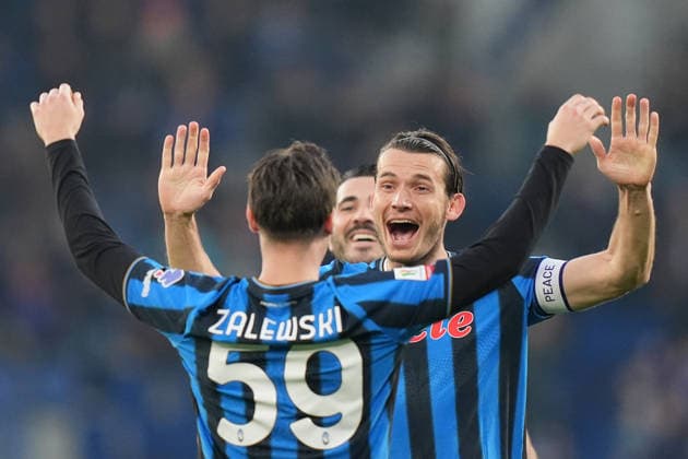 Atalanta™s Marten de Roon celebrates after scoring 2-0 during the Frecciarossa Italian Cup 2025 2026 soccer match between Atalanta and Genoa at New Balance Arena in Bergamo , North Italy , Wednesday , December 03 , 2025. - Soccer  Copyright: xSpada LaPressex