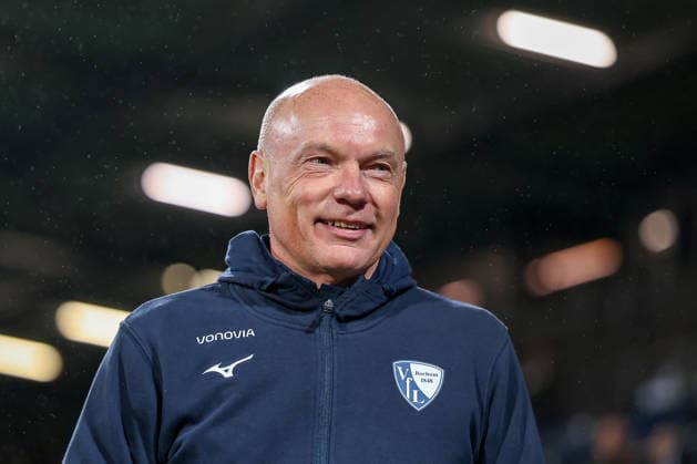 03 12 2025, Football, DFB Cup, VfL Bochum VfB Stuttgart, Round of 16, Vonovia Ruhrstadion, Season 2025 2026 Head coach Uwe Rösler VfL Bochum hc before the match DFB regulations prohibit any use of photographs as image sequences and or quasi video North Rhine-Westphalia Germany