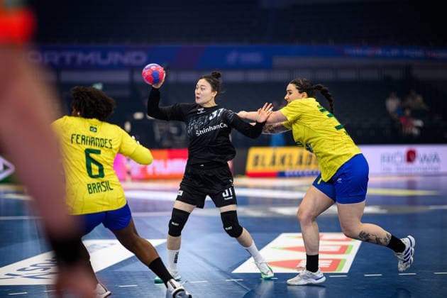 DORTMUND, GERMANY - 3 DECEMBER, 2025: Gim Boeun - Women s Handball World Championship, WM, Weltmeisterschaft 2025 Brazil vs South Korea at Westfallenhalle.  Copyright: xVitaliixKliuievx