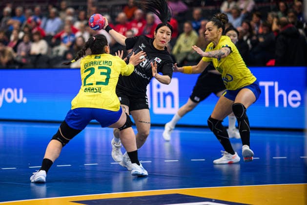 DORTMUND, GERMANY - 3 DECEMBER, 2025: Song Jieun - Women s Handball World Championship, WM, Weltmeisterschaft 2025 Brazil vs South Korea at Westfallenhalle.  Copyright: xVitaliixKliuievx