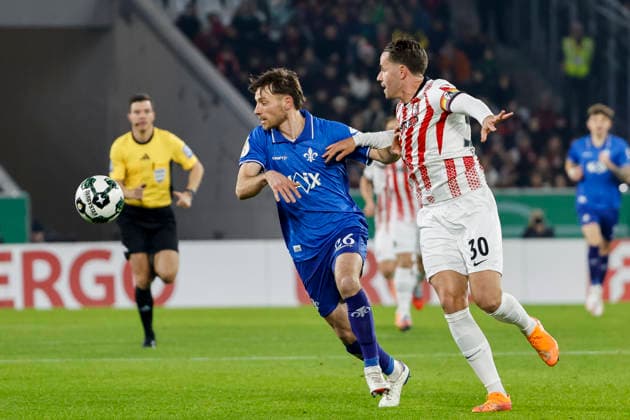 Matthias Bader SV Darmstadt , 26 and Christian Günter, Gunter SC Freiburg, 30 in running duel , Germany, Soccer, DFB Cup, Round of 16, 2025 2026, SC Freiburg vs SV Darmstadt 98, 03 12 2025, Europa Park Stadion , Freiburg im Breisgau, Germany Freiburg im Breisgau Europa Park Stadion Baden Wuerttemberg Germany Copyright: xGrantxHubbsx