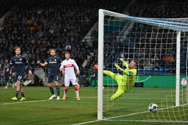 Own goal by Philipp Strompf VfL Bochum , back 2 v , left, to 0 1, right goalkeeper Timo Horn VfL Bochum 03 12 2025, Football DFB Pokal, Season 2025 2026, Round of 16, VfL Bochum VfB Stuttgart DFB regulations prohibit any use of photographs as image sequences and or quasi video Bochum Vonovia Ruhrstadion Nordrhein Westfalen Germany Team2