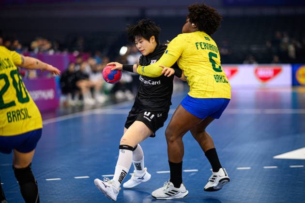 DORTMUND, GERMANY - 3 DECEMBER, 2025: Kim Minseo, Cristina Oliveira Fernandes Mariane - Women s Handball World Championship, WM, Weltmeisterschaft 2025 Brazil vs South Korea at Westfallenhalle.  Copyright: xVitaliixKliuievx