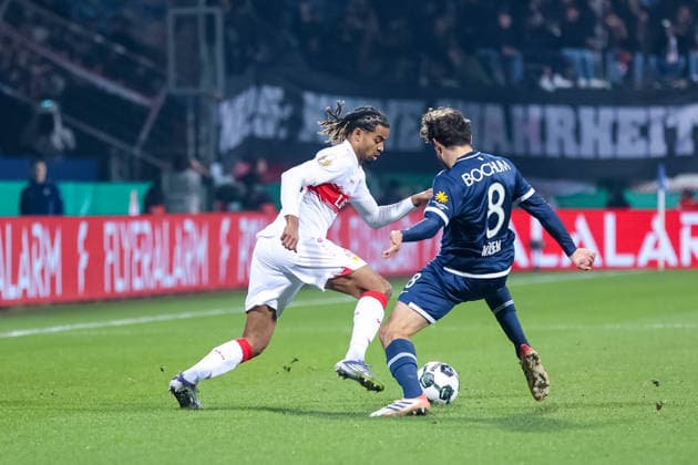 Duel between Thomas Kastanaras VfB Stuttgart, 22 and Kjell Waetjen VfL Bochum, 8 GER, VfL Bochum vs VfB Stuttgart, Football, DFB Pokal, Round of 16, Season 2025 2026, 03 12 2025 DFL REGULATES PROHIBIT ANY USE OF PHOTOGRAPHS AS IMAGE SEQUENCES AND OR QUASI VIDEO GER, VfL Bochum vs VfB Stuttgart, Football, DFB Pokal, Round of 16, Season 2025 2026, 03 12 2025 Bochum Copyright: xEibner-Pressefoto FrankxZeisingx EP_FZG