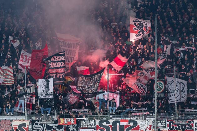 DFB Pokal, VfL Bochum VfB Stuttgart 03 12 2025 Flags of VfB Stuttgart fans are waved and a Bengalo burns in the guest block DFB Pokal round of 16, VfL Bochum VfB Stuttgart, VONONVIA Ruhrstadion on 03 12 2025 DFB REGULATIONS PROHIBIT ANY USE OF PHOTOGRAPHS AS IMAGE SEQUENCES AND OR QUASI VIDEO Copyright: xBEAUTIFULxSPORTS Wunderlx