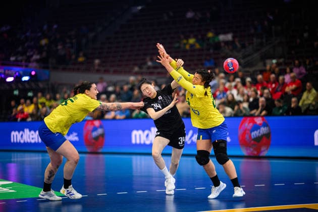 DORTMUND, GERMANY - 3 DECEMBER, 2025: Jung Ji In - Women s Handball World Championship, WM, Weltmeisterschaft 2025 Brazil vs South Korea at Westfallenhalle.  Copyright: xVitaliixKliuievx