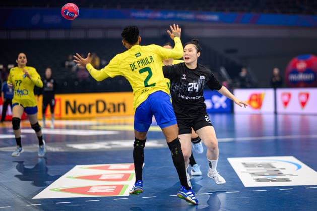 DORTMUND, GERMANY - 3 DECEMBER, 2025: Hur Youjin - Women s Handball World Championship, WM, Weltmeisterschaft 2025 Brazil vs South Korea at Westfallenhalle.  Copyright: xVitaliixKliuievx