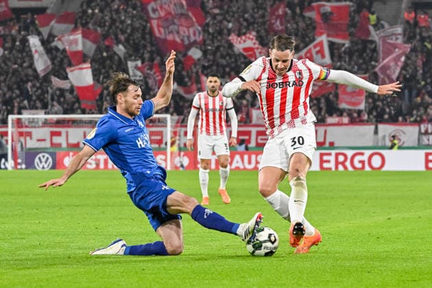 Matthias Bader SV Darmstadt 98, 26 graescht grätscht nach dem Ball bei Christian Guenter SC Freiburg, 30 GER, SC Freiburg SV Darmstadt 98, Football, DFB Pokal, Achtelfinale, Spielzeit 2025 2026, 03 12 2025 DFB REGULATIONS PROHIBIT ANY USE OF PHOTOGRAPHS AS IMAGE SEQUENCES AND OR QUASI VIDEO GER, SC Freiburg SV Darmstadt 98, Football, DFB Pokal, Achtelfinale, Spielzeit 2025 2026, 03 12 2025 Freiburg Copyright: xEibner-Pressefoto ThomasxHessx EP_THS