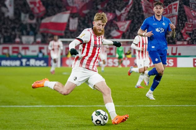 Germany Soccer DFB Pokal 2025 26, Round of 16 SC Freiburg vs SV Darmstadt 98 Europa Park Stadion Freiburg Jan Niklas Beste SC Freiburg, 19 Copyright: xJOERANxSTEINSIEKx