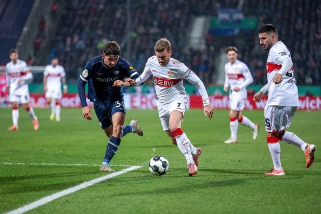 02 12 2025, Football, DFB Cup, Achtelfinale, Season 2025 2026 Cajetan Lenz VfL Bochum 34 in duel against Maximilian Mittelstädt VfB Stuttgart 07 DFB regulations prohibit any use of photographs as image sequences and or quasi video North Rhine-Westphalia Germany