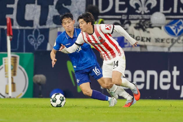 Hiroki Akiyama SV Darmstadt , 16 and Yuito Suzuki SC Freiburg, 14 in running duel , Germany, Soccer, DFB Pokal, Round of 16, 2025 2026, SC Freiburg vs SV Darmstadt 98, 03 12 2025, Europa Park Stadion , Freiburg im Breisgau, Germany Freiburg im Breisgau Europa Park Stadion Baden Wuerttemberg Germany Copyright: xGrantxHubbsx