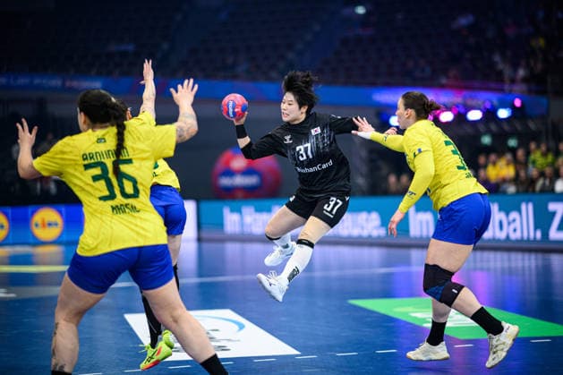 DORTMUND, GERMANY - 3 DECEMBER, 2025: Kim Minseo - Women s Handball World Championship, WM, Weltmeisterschaft 2025 Brazil vs South Korea at Westfallenhalle.  Copyright: xVitaliixKliuievx