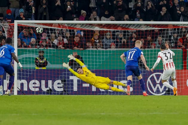 1 0 Penalty goal for SC Freiburg by Vincenzo Grifo SC Freiburg, 32 , Germany, Soccer, DFB Pokal, Round of 16, 2025 2026, SC Freiburg vs SV Darmstadt 98, 03 12 2025, Europa Park Stadion , Freiburg im Breisgau, Germany Freiburg im Breisgau Europa Park Stadion Baden Wuerttemberg Germany Copyright: xGrantxHubbsx