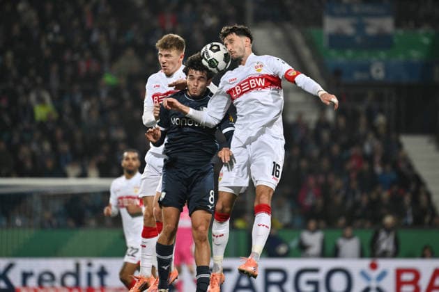 Atakan Karazor VfB Stuttgart , Kjell Wätjen VfL Bochum , Finn Jeltsch VfB Stuttgart , v re 03 12 2025, Fußball DFB Pokal, Saison 2025 2026, Achtelfinale, VfL Bochum VfB Stuttgart DFB regulations prohibit any use of photographs as image sequences and or quasi video Bochum Vonovia Ruhrstadion Nordrhein Westfalen Germany Team2