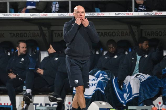 Coach Uwe Rösler VfL Bochum 03 12 2025, Football DFB Cup, Season 2025 2026, Round of 16, VfL Bochum VfB Stuttgart DFB regulations prohibit any use of photographs as image sequences and or quasi video Bochum Vonovia Ruhrstadion Nordrhein Westfalen Germany Team2