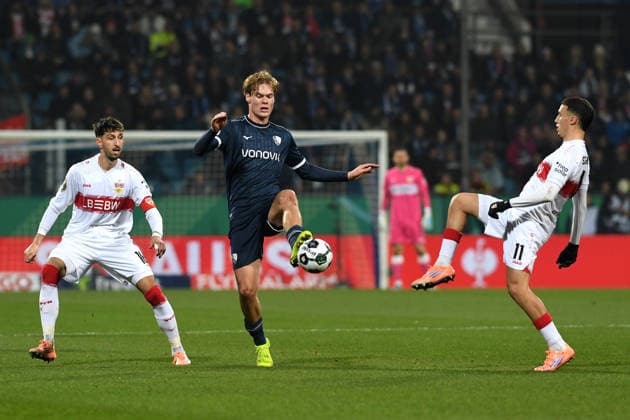Atakan Karazor VfB Stuttgart , Mats Pannewig VfL Bochum and Bilal El Khannouss VfB Stuttgart in a duel during the DFB Pokal match between VfL Bochum v VfB Stuttgart, Vovovia Ruhrstadion on December 03, 2025 in Bochum, Germany Photo by Ralf Treese DeFodi Images Atakan Karazor VfB Stuttgart , Mats Pannewig VfL Bochum and Bilal El Khannouss VfB Stuttgart battle for the ball during the DFB Pokal match between VfL Bochum v VfB Stuttgart at Vonovia Ruhrstadion on December 3, 2025 in Bochum, Germany Photo by Ralf Treese DeFodi Images Photo by Ralf Treese DeFodi Images