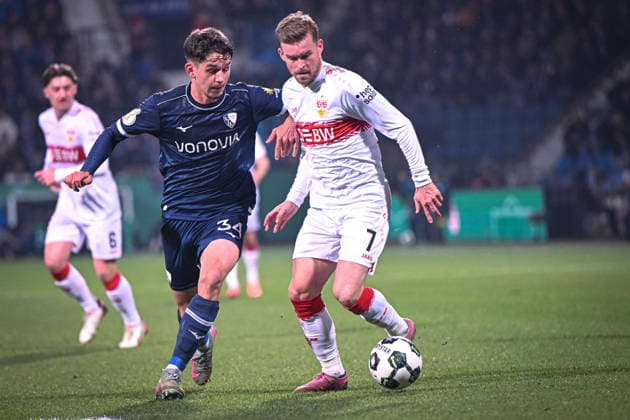 Germany, Football, DFB Cup, 2025 2026, VfL Bochum vs VfB Stuttgart, 03 12 2025, Vonovia Ruhrstadion, Bochum, Germany, duel Maximilian Mittelstädt VfB Stuttgart, 7 vs Cajetan Lenz VfL Bochum, 34 Copyright: xMarkusxVerwimpx