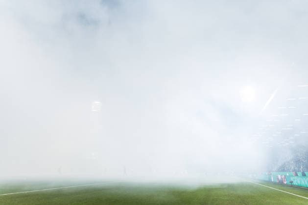 DFB Pokal, VfL Bochum VfB Stuttgart 03 12 2025 Smoke clouds of pyro from VfB Stuttgart fans drift over the stadium and settle on the pitch DFB Pokal round of 16, VfL Bochum VfB Stuttgart, VONONVIA Ruhrstadion on 03 12 2025 DFB REGULATIONS PROHIBIT ANY USE OF PHOTOGRAPHS AS IMAGE SEQUENCES AND OR QUASI VIDEO Copyright: xBEAUTIFULxSPORTS Wunderlx