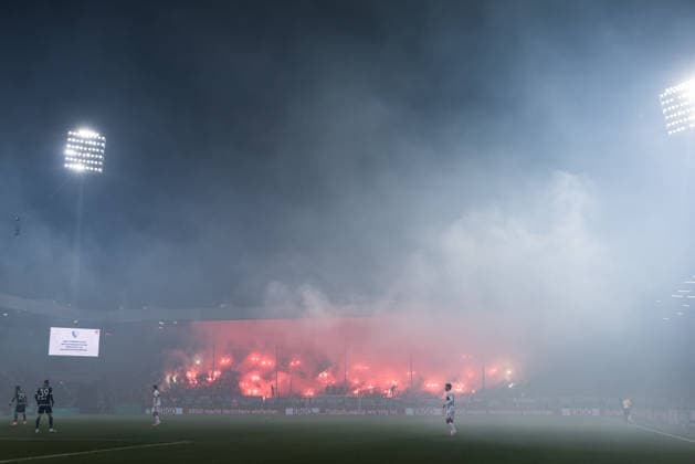DFB Pokal, VfL Bochum VfB Stuttgart 03 12 2025 When the smoke has cleared, there is also a fire in the VfL Bochum Fankurve DFB Pokal Round of 16, VfL Bochum VfB Stuttgart, VONONVIA Ruhrstadion on 03 12 2025 DFB REGULATIONS PROHIBIT ANY USE OF PHOTOGRAPHS AS IMAGE SEQUENCES AND OR QUASI VIDEO Copyright: xBEAUTIFULxSPORTS Wunderlx