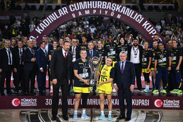 Fenerbahce Opet v Cimsa CBK Mersin - Turkish Women s Basketball Presidential Cup ANKARA, TURKIYE - DECEMBER 3: Players of Fenerbahce Opet celebrate with the winner s trophy at the end of the 30th Turkish Women s Basketball Presidential Cup match between Fenerbahce Opet and Cimsa CBK Mersin at Ankara Sports Hall in Ankara, Turkiye on December 3, 2025. Akin Celiktas Anadolu Ankara Turkey. Editorial use only. Please get in touch for any other usage.  Copyright: x2025xAnadoluxAkinxCeliktasx