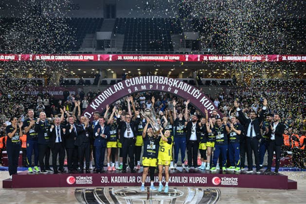 Fenerbahce Opet v Cimsa CBK Mersin - Turkish Women s Basketball Presidential Cup ANKARA, TURKIYE - DECEMBER 3: Players of Fenerbahce Opet celebrate with the winner s trophy at the end of the 30th Turkish Women s Basketball Presidential Cup match between Fenerbahce Opet and Cimsa CBK Mersin at Ankara Sports Hall in Ankara, Turkiye on December 3, 2025. Akin Celiktas Anadolu Ankara Turkey. Editorial use only. Please get in touch for any other usage.  Copyright: x2025xAnadoluxAkinxCeliktasx