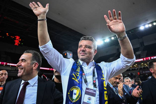 Fenerbahce Opet v Cimsa CBK Mersin - Turkish Women s Basketball Presidential Cup ANKARA, TURKIYE - DECEMBER 03: Fenerbahce President Sadettin Saran celebrates championship title at the end of the 30th Turkish Women s Basketball Presidential Cup match between Fenerbahce Opet and Cimsa CBK Mersin at Ankara Sports Hall in Ankara, Turkiye on December 03, 2025. Akin Celiktas Anadolu Ankara Turkey. Editorial use only. Please get in touch for any other usage.  Copyright: x2025xAnadoluxAkinxCeliktasx