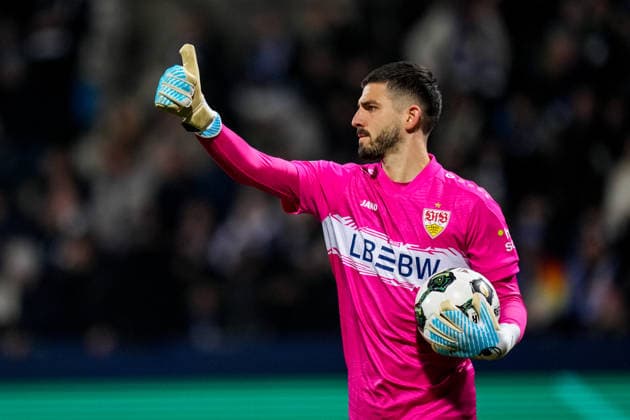 BOCHUM, GERMANY - DECEMBER 3: VfB Stuttgart goalkeeper Fabian Bredlow gestures during the DFB Cup round of 16 match between VfL Bochum and VfB Stuttgart at Vonovia Ruhrstadion on December 3, 2025 in Bochum, Germany. (Photo by Rene Nijhuis) SPO  Copyright: xRenexNijhuis