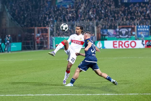 Duel between Lorenz Assignon VfB Stuttgart and Maximilian Wittek VfL Bochum GER, VfL Bochum vs VfB Stuttgart, Football, DFB Pokal, Round of 16, Season 2025 2026, 03 12 2025 DFL REGULATES PROHIBIT ANY USE OF PHOTOGRAPHS AS IMAGE SEQUENCES AND OR QUASI VIDEO GER, VfL Bochum vs VfB Stuttgart, Football, DFB Cup, Round of 16, Season 2025 2026, 03 12 2025 Bochum Copyright: xEibner-Pressefoto FrankxZeisingx EP_FZG
