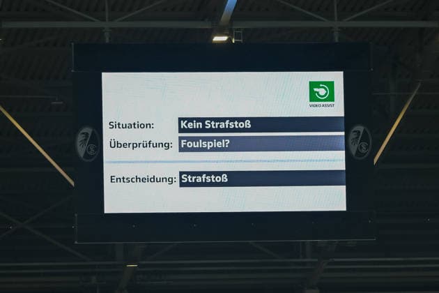 Decision by VAR penalty kick GER, SC Freiburg SV Darmstadt 98, Football, DFB Pokal, Round of 16, Season 2025 2026, 03 12 2025 DFB REGULATIONS PROHIBIT ANY USE OF PHOTOGRAPHS AS IMAGE SEQUENCES AND OR QUASI VIDEO GER, SC Freiburg SV Darmstadt 98, Football, DFB Pokal, Round of 16, Season 2025 2026, 03 12 2025 Freiburg Copyright: xEibner-Pressefoto ThomasxHessx EP_THS