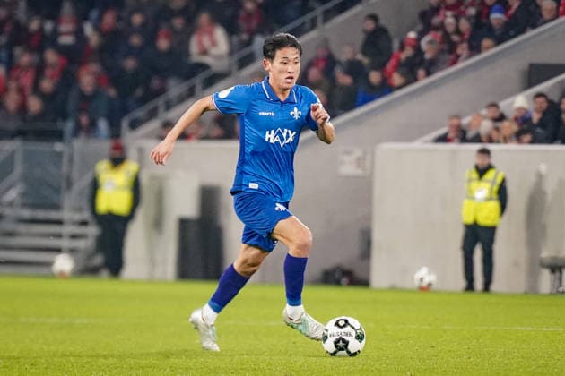 Germany Soccer DFB Pokal 2025 26, Round of 16 SC Freiburg vs SV Darmstadt 98 Europa Park Stadion Freiburg Hiroki Akiyama SV Darmstadt 98, 16 Freiburg im Breisgau Baden Württemberg Germany Copyright: xJOERANxSTEINSIEKx