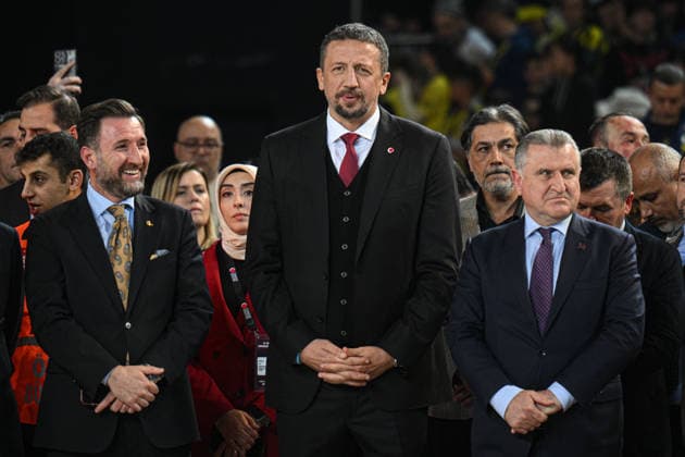 Fenerbahce Opet v Cimsa CBK Mersin - Turkish Women s Basketball Presidential Cup ANKARA, TURKIYE - DECEMBER 03: Turkish Minister of Youth and Sports Osman Askin Bak (R) and Turkish Basketball Federation President Hidayet Turkoglu (C) attend the trophy ceremony at the end of the 30th Turkish Women s Basketball Presidential Cup match between Fenerbahce Opet and Cimsa CBK Mersin at Ankara Sports Hall in Ankara, Turkiye on December 03, 2025. Akin Celiktas Anadolu Ankara Turkey. Editorial use only. Please get in touch for any other usage.  Copyright: x2025xAnadoluxAkinxCeliktasx
