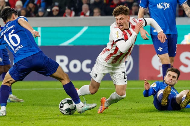 Foul on Philipp Treu SC Freiburg, 29 by Hiroki Akiyama SV Darmstadt , 16 leading to penalty kick , Germany, Football, DFB Pokal, Round of 16, 2025 2026, SC Freiburg vs SV Darmstadt 98, 03 12 2025, Europa Park Stadion , Freiburg im Breisgau, Germany Freiburg im Breisgau Europa Park Stadion Baden Wuerttemberg Germany Copyright: xGrantxHubbsx