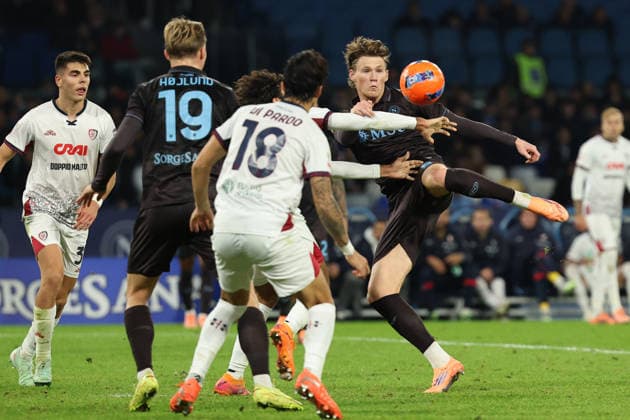 Napoli s Scott McTominay during the round of 16 Frecciarossa Italian Cup 2025 2026 soccer match between Napoli and Cagliari at Maradona Stadium in Naples, south Italy - December 3, 2025. - Soccer  Copyright: xAlessandroxGarofalo LaPressex