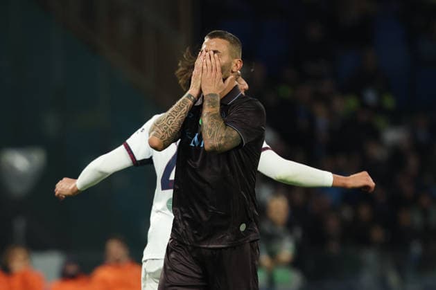 Napoli™s Leonardo Spinazzola during the round of 16 Frecciarossa Italian Cup 2025 2026 soccer match between Napoli and Cagliari at Maradona Stadium in Naples, south Italy - December 3, 2025. - Soccer  Copyright: xAlessandroxGarofalo LaPressex