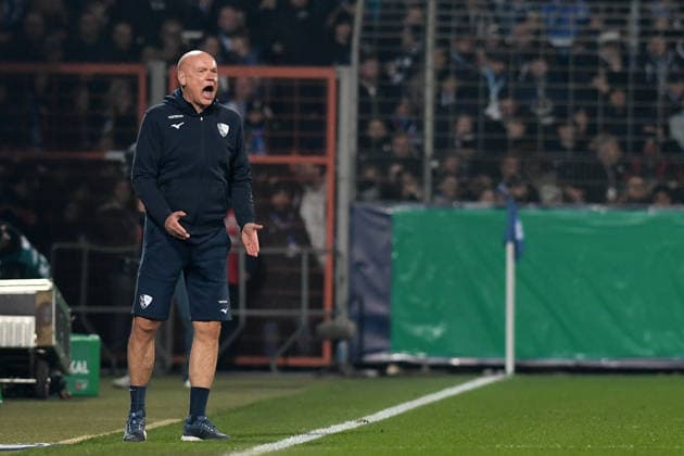 Coach Uwe Rösler VfL Bochum gestures, gestures during the DFB Pokal match between VfL Bochum v VfB Stuttgart, Vovovia Ruhrstadion on December 03, 2025 in Bochum, Germany Photo by Ralf Treese DeFodi Images Coach Uwe Rösler VfL Bochum gestures during the DFB Pokal match between VfL Bochum v VfB Stuttgart at Vonovia Ruhrstadion on December 3, 2025 in Bochum, Germany Photo by Ralf Treese DeFodi Images Photo by Ralf Treese DeFodi Images