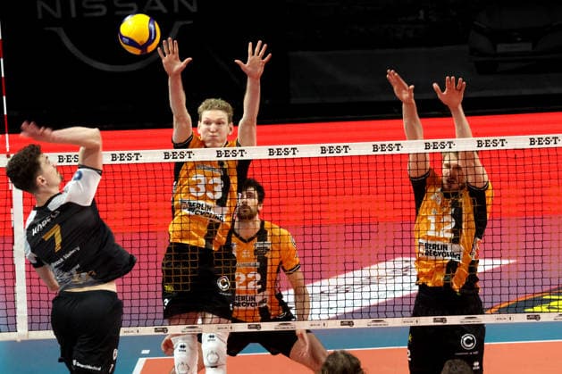 DEU, DVV, 1 VBL, BR Volleys vs. Ludwigsburg, 03 12 2025, Max Schmeling Halle, Berlin, DEU, DVV, 1 VBL, BR Volleys vs. Ludwigsburg, in the picture Fedor Ivanov BR Volleys 33 , Koepfli, Ti Ludwigsburg 7 nordphotoxGmbHx xEngler nph00076