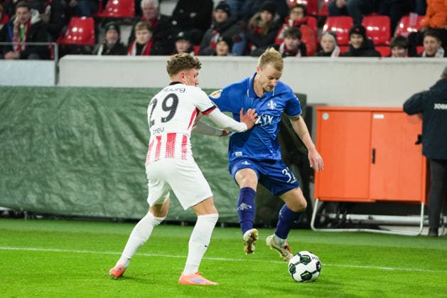 DFB Pokal SC Freiburg vs SV Darmstadt 98, 03 12 2025 One-on-one between Jan Niklas Beste SC Freiburg, 19 and Fabian Holland SV Darmstadt 98, 32 DFB Pokal SC Freiburg vs SV Darmstadt 98, Europa Park Stadion, 03 12 2025 DFB DFL REGULATIONS PROHIBIT ANY USE OF PHOTOGRAPHS AS IMAGE SEQUENCES AND OR QUASI VIDEO Copyright: xBEAUTIFULxSPORTS Boscox
