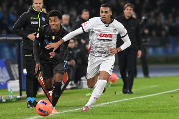 Riyad Idrissi of Cagliari Calcio competes for the ball with David Neres during the Coppa Italia Freccia Rossa match between SSC Napoli vs Cagliari Calcio at Diego Armando Maradona Stadium  Copyright: xAgostinoxGemito IPAxSportx xipa-agency.netx xx IPA_68697058 IPA_Agency_IPA68697058